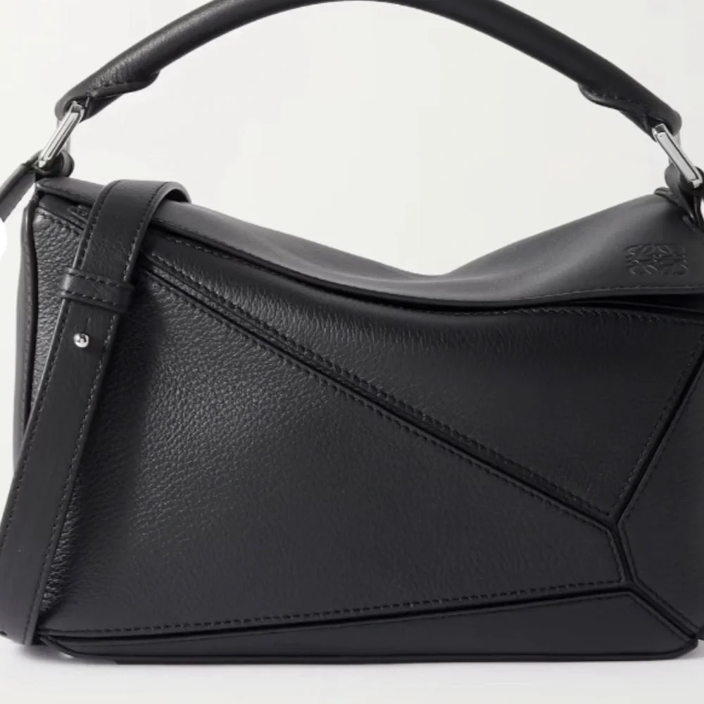 - LOEWE Large Puzzle Edge Leather Shoulder Bag - Picture 2 of 5